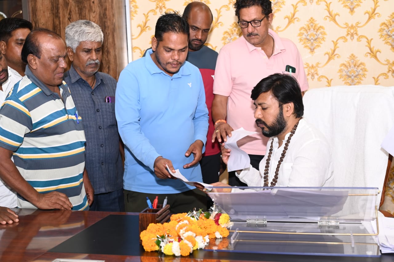 आरंग विधायक गुरु खुशवंत साहेब का जनदर्शन कार्यक्रम सफलतापूर्वक संपन्न…