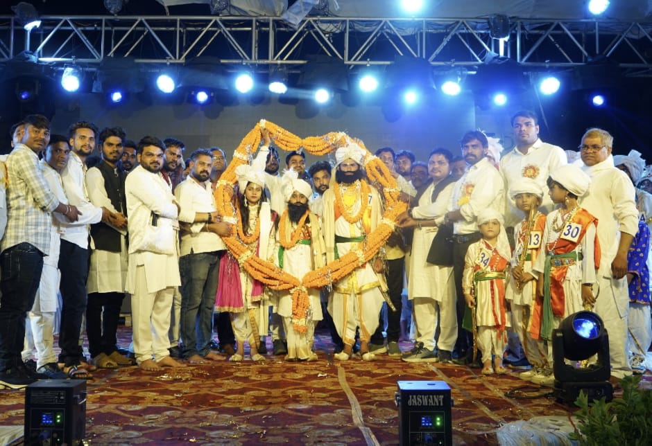 प्रदेश स्तरीय भव्य गुरु बालक दास वेशभूषा स्पर्धा में बेटिया आगे रही – कमल कुर्रे 