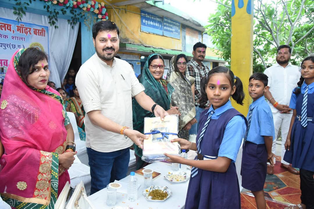 शाला प्रवेशउत्सव मे शामिल हुए विधायक अनुज शर्मा…