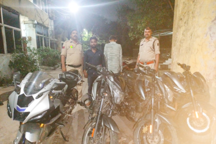 04 नग र्स्पोट्स बाईक चोरी करने वाला आरोपी राज किशोर उर्फ राज एवं विधि के साथ संघर्षरत 01 बालक गिरफ्तार…