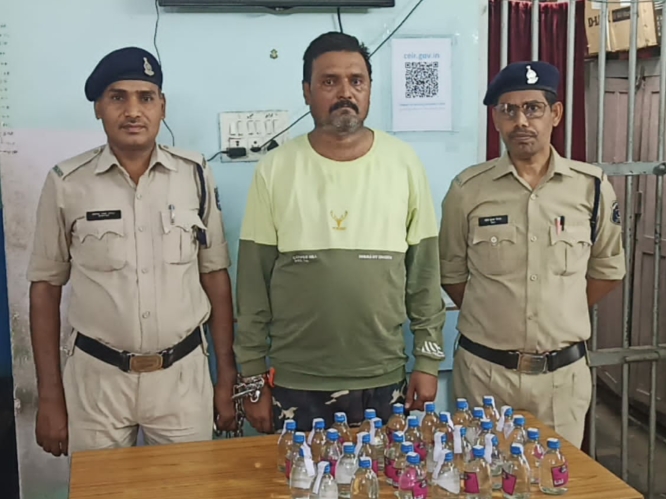 40 पौवा शराब के साथ आरोपी गुंडा बदमाश संतोष दुबे गिरफ्तार, आरोपी के विरुद्ध पहले से कई अपराध दर्ज है…