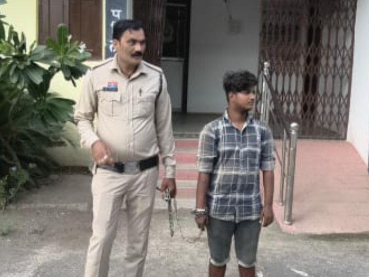 दोपहिया वाहन एवं मोबाईल फोन चोरी करने वाला आरोपी तापेश्वर सिंह यादव उर्फ प्रिंस गिरफ्तार…