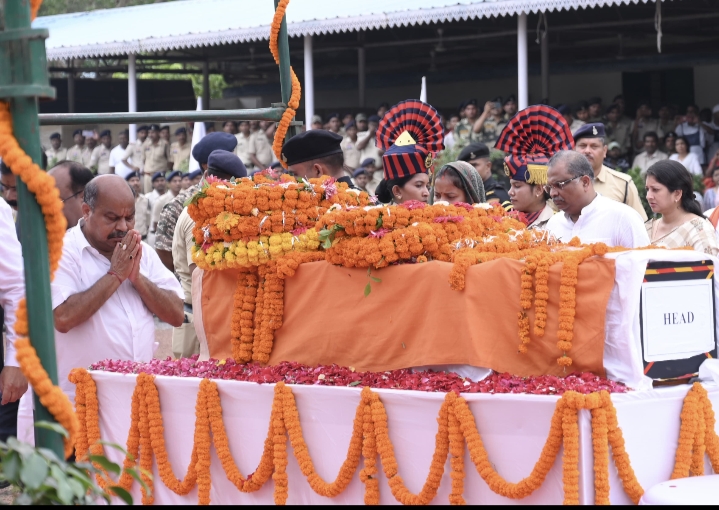 एएसपी आकाश राव गिरपुंजे की शहादत अपूरणीय क्षति, नक्सलियों को मुहतोड ज़वाब दिया जाएगा – पुरन्दर मिश्रा