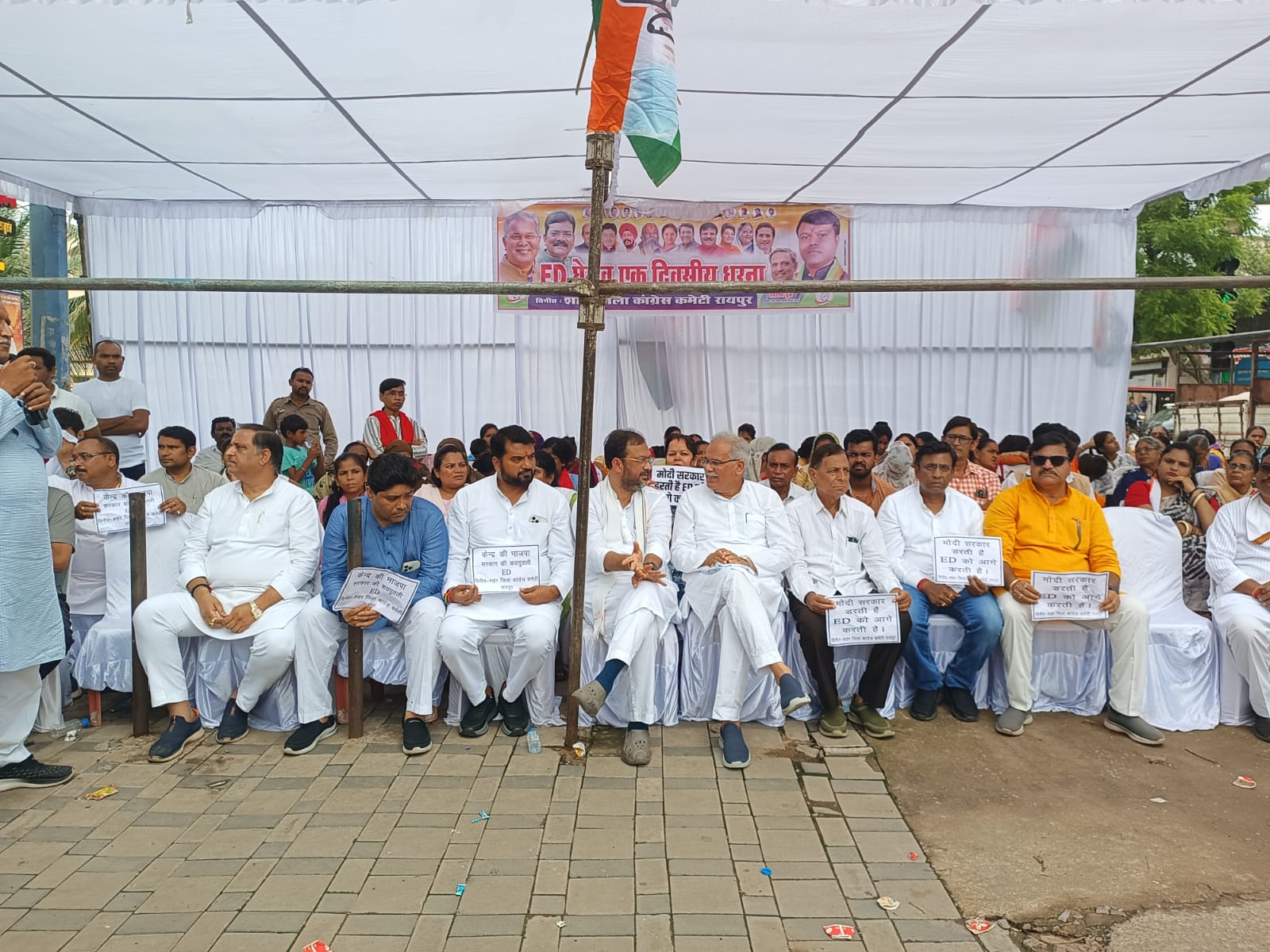 ED के दुरुपयोग एवं कांग्रेस नेताओं पर की जा रही द्वेषपूर्ण कार्यवाही के खिलाफ शहर जिला कांग्रेस कमेटी रायपुर का धरना प्रदर्शन…