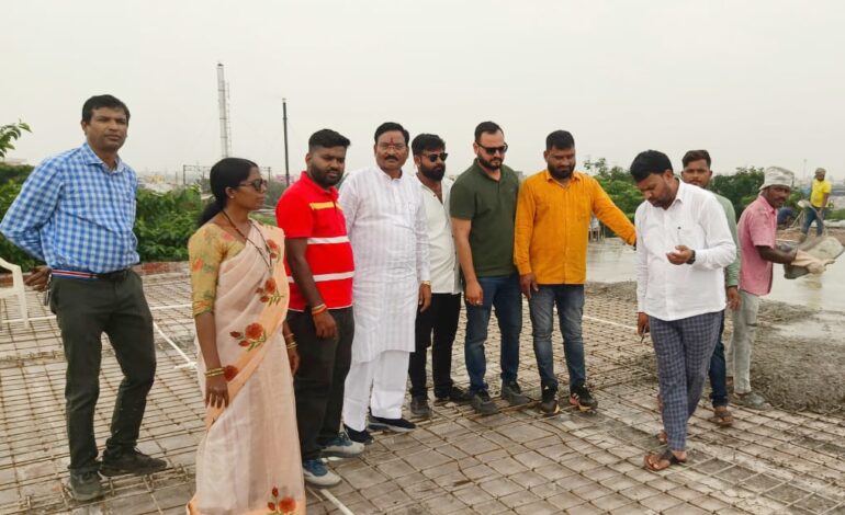 महापौर नंदलाल देवांगन भीमराव अम्बेडकर मांगलिक भवन की पड़ रही छत का किया निरीक्षण…