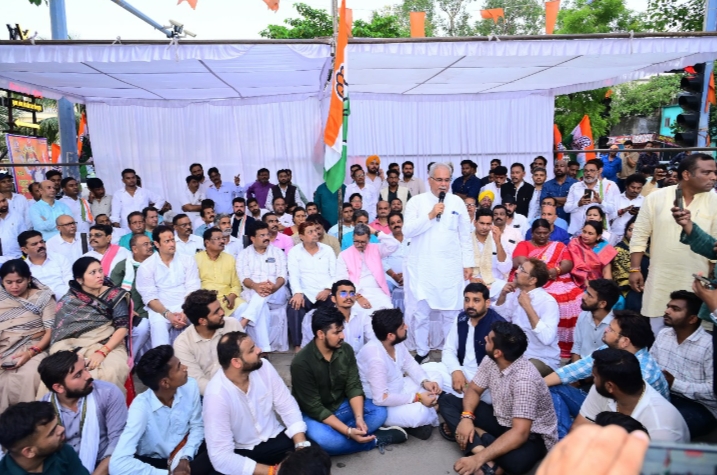 ईडी की दुर्भावनापूर्वक कार्यवाही के विरोध में कांग्रेस ने धरना दिया…