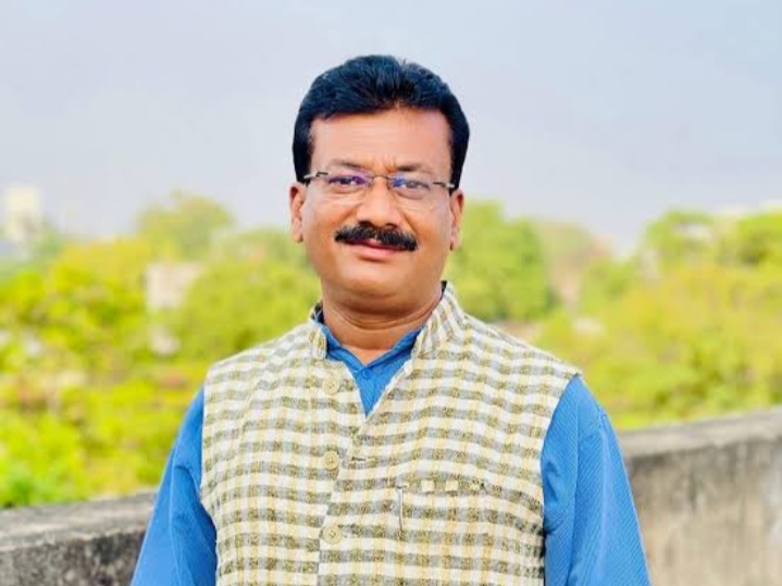 ट्रिपल इंजन की सरकार में बारिश से शहर डूब गया…