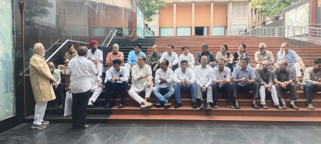 शहीद स्मारक परिसर को ठेके पर देने के फैसले का विरोध कर रहे स्वतंत्रता संग्राम सेनानी उत्तराधिकारी संघ को मिला कांग्रेस का समर्थन…