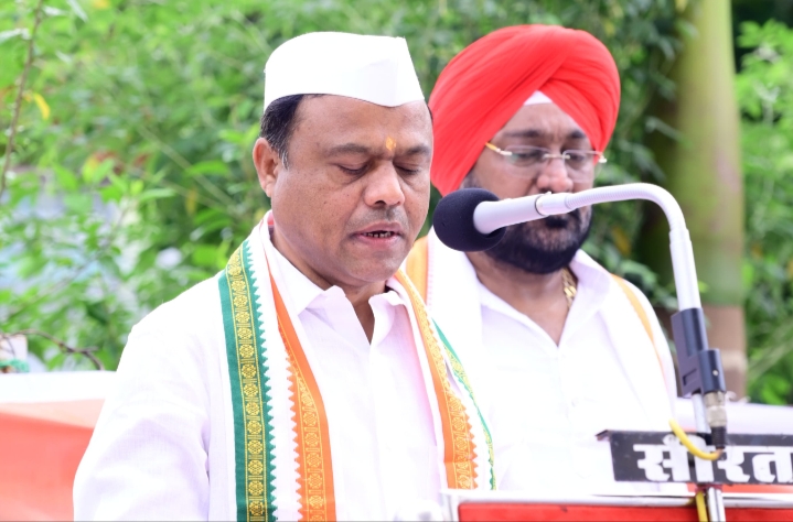 पीसीसी अध्यक्ष दीपक बैज ने राजीव भवन में ध्वजारोहण किया…