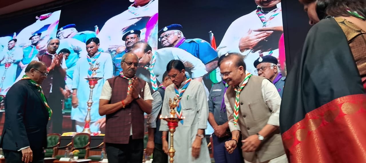 राष्ट्रपति स्काउट्स एंड गाइड्स अलंकरण समारोह में छत्तीसगढ़ के 8 स्काउट्स, गाइड्स और रेंजर्स हुए सम्मानित, सांसद बृजमोहन अग्रवाल ने दी बधाई…