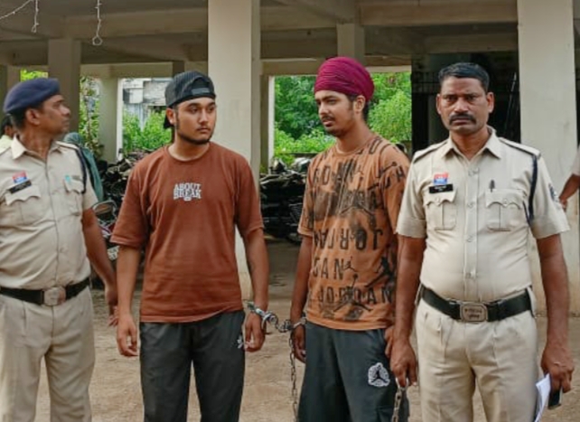 वाहन दुर्घटना में हुये विवाद को लेकर जानेलवा हमला करने वाले 02 आरोपी गिरफ्तार…