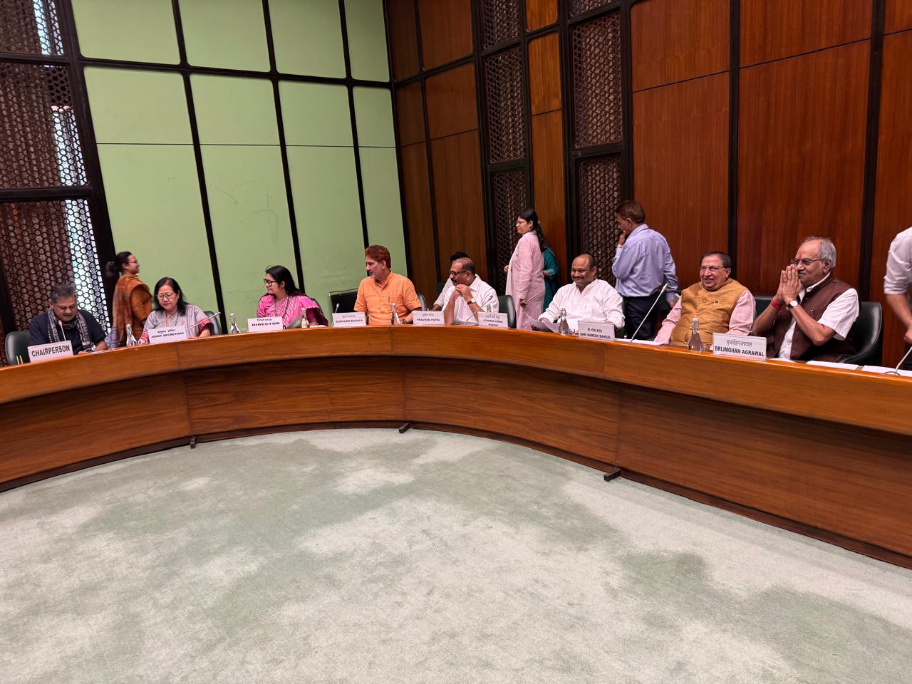 रायपुर सांसद बृजमोहन अग्रवाल ने रसायन एवं उर्वरक समिति की पहली बैठक में रखे कृषि सशक्तिकरण के सुझाव…