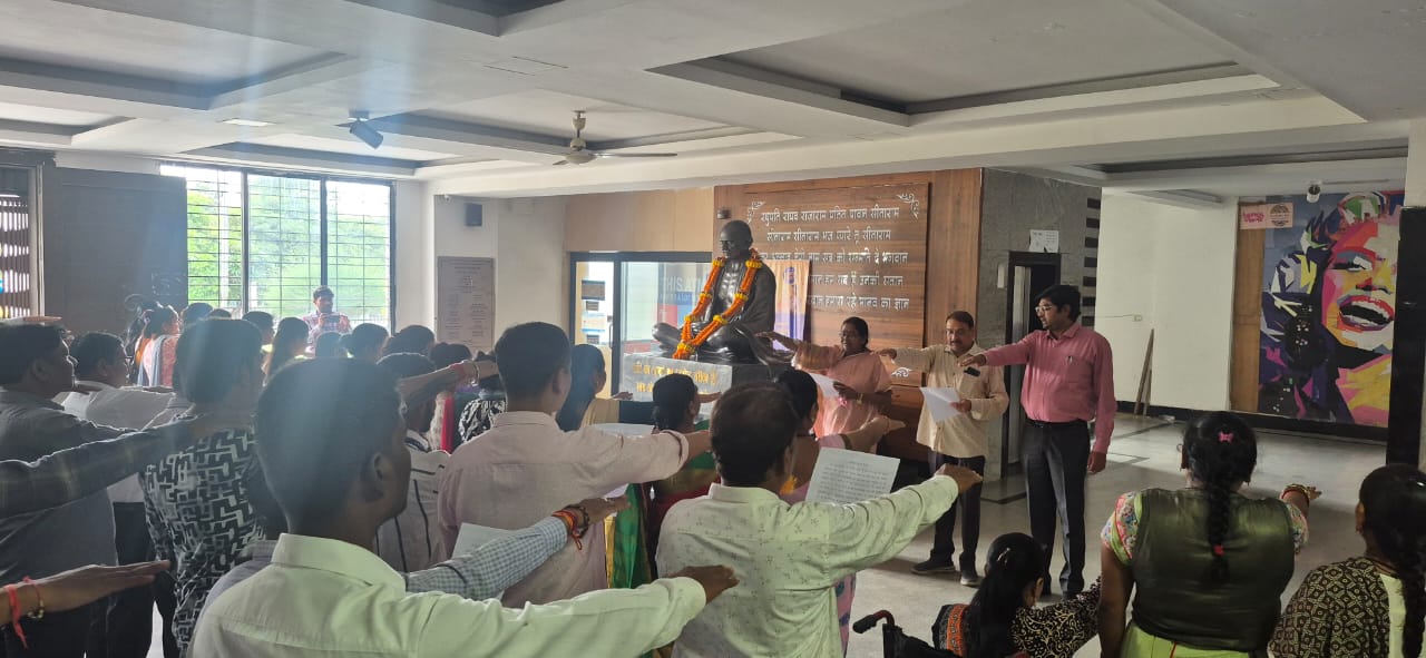 लौह पुरुष सरदार वल्लभ भाई पटेल की 150वीं जयन्ती राष्ट्रीय एकता दिवस पर रायपुर नगर निगम मुख्यालय भवन और सभी 10 जोन कार्यालयों में निगम अधिकारियों और कर्मचारियों ने सामूहिक रूप से ली राष्ट्रीय एकता शपथ…