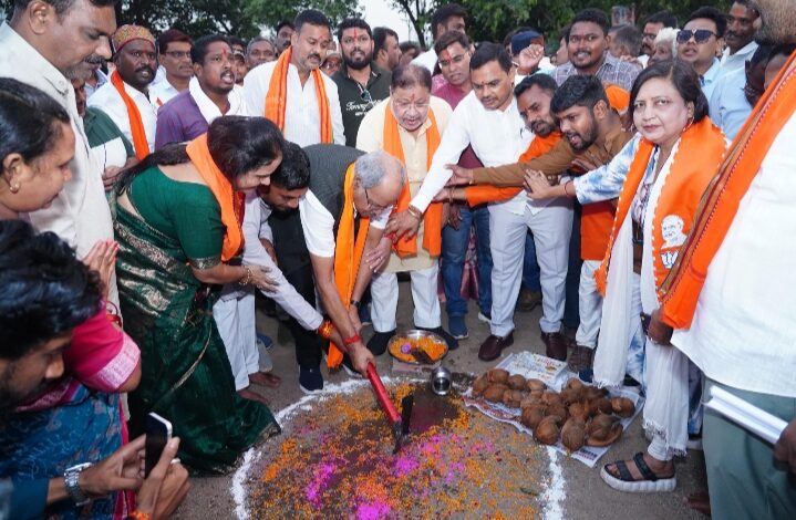 रावतपुरा फेज-2 में 2.35 करोड़ की से बनेगी सड़क, सांसद बृजमोहन ने किया शिलान्यास…