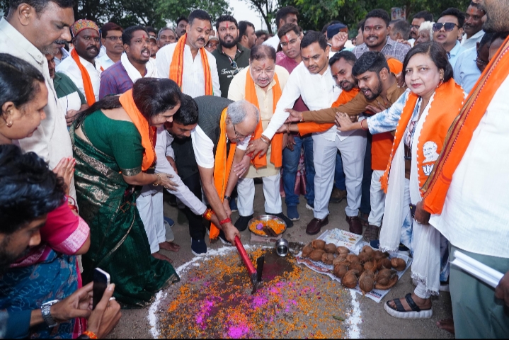 रावतपुरा फेज-2 में 2.35 करोड़ की से बनेगी सड़क, सांसद बृजमोहन ने किया शिलान्यास…