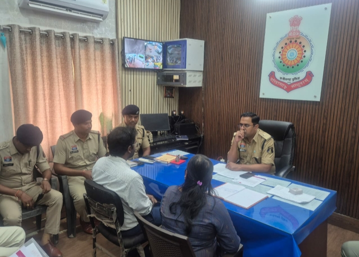 खतरनाक श्रेणी के पेट्रोलियम पदार्थों एवं प्राकृतिक गैस के सड़क परिवहन के संबंध में मंदिर हसौद में संचालित गोदामों के जिम्मेदारों की बैठक लेकर दिये निर्देश…