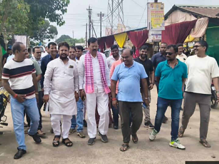 ग्रामीण विधायक मोतीलाल साहू ने छठ पूजा पर्व हेतु सड्डू तालाब में छठ महापर्व आयोजन समिति के सहयोग से नगर निगम जोन 9 द्वारा करवायी गयी सफाई व्यवस्था का किया प्रत्यक्ष निरीक्षण,स्वच्छता व्यवस्था पर संतोष व्यक्त किया, नागरिकों की मांग पर सड्डू बाजार मार्ग की भी निरीक्षण कर सघन सफाई करवाने कहा…