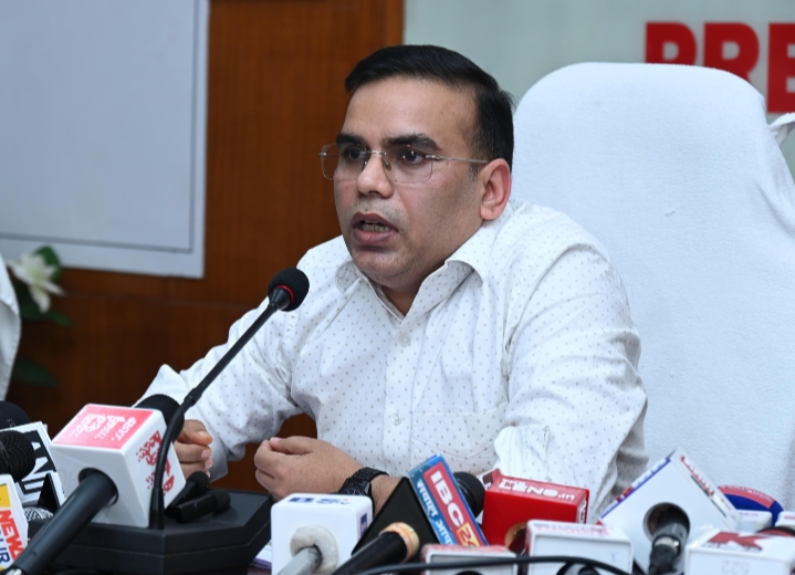 छत्तीसगढ़ में मतदाता सूची के गहन पुनरीक्षण का शुरुआत! राजनीतिक दलों के साथ सीईओ ने की महत्वपूर्ण बैठक तथा विभिन्न मीडिया संस्थानों के साथ प्रेस वार्ता…