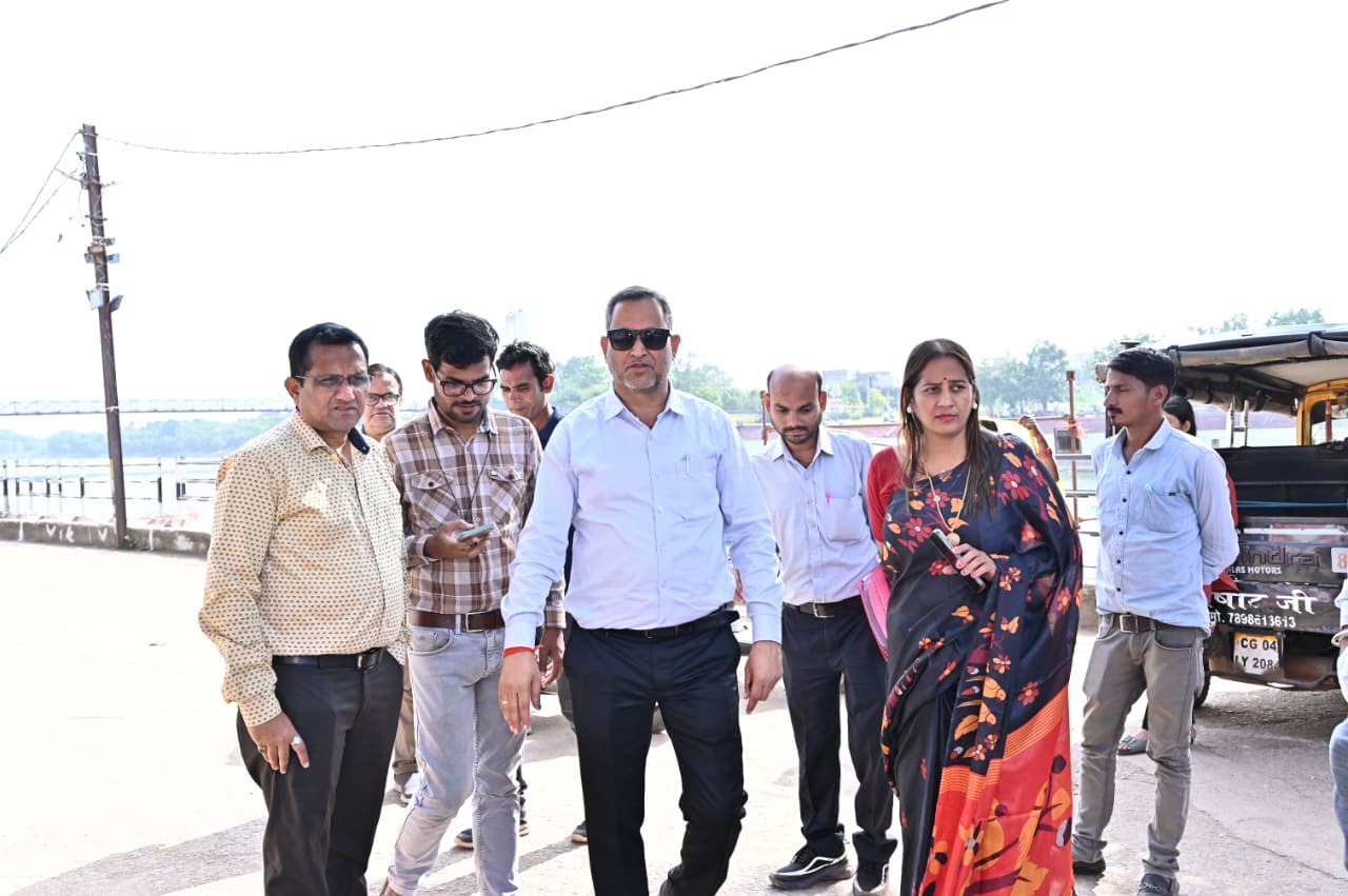 महापौर और आयुक्त के निर्देश पर अपर आयुक्त स्वास्थ्य ने जोन 8 कमिश्नर सहित कार्तिक पुन्नी मेला समिति महादेवघाट के सहयोग से पुन्नी मेला पूर्व महादेवघाट में सफाई, पेयजल, स्ट्रीट लाईट एवं अन्य आवश्यक व्यवस्थाओ की तैयारियों का किया प्रत्यक्ष निरीक्षण, दिये आवश्यक निर्देश…