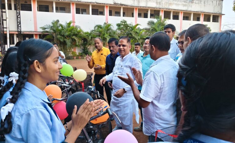 सेजेस तारबाहर में सायकल वितरण एवं पुरस्कार वितरण समारोह सम्पन्न…