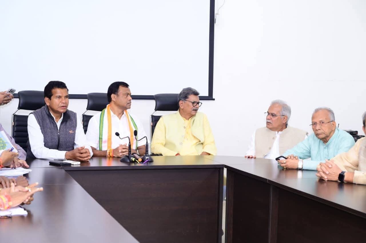 कांग्रेस की एसआईआर निगरानी समिति की बैठक संपन्न, सभी विधानसभा क्षेत्रों में बीएलए का प्रशिक्षण किया जायेगा…