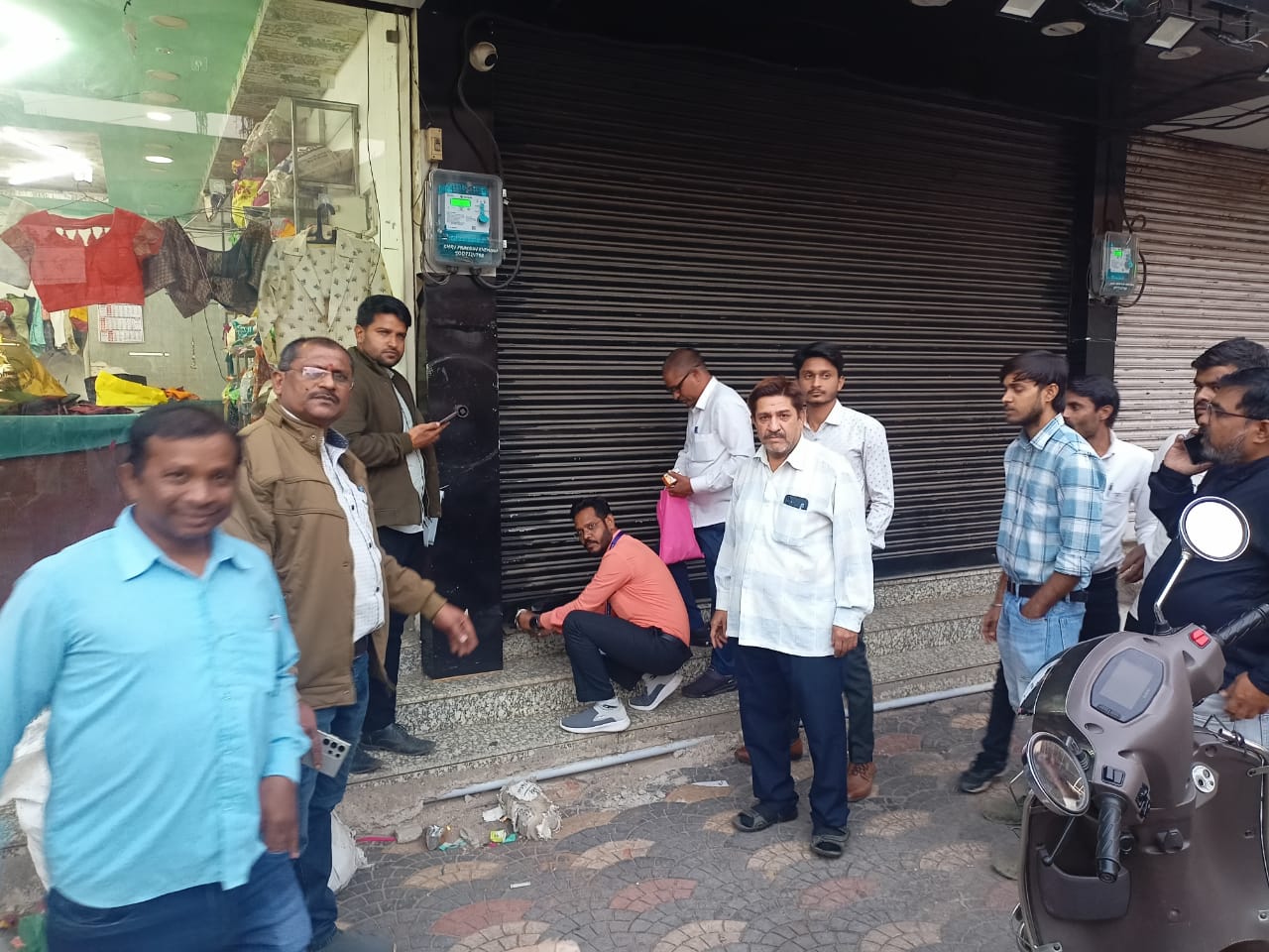 निगम जोन 4 राजस्व विभाग ने बड़े बकायादार पर कड़ी कार्यवाही की, बकाया राशि अदा नहीं करने पर सीलबंदी की, कार्यवाही के दौरान बकायादार ने बकाये की राशि का तत्काल सम्पूर्ण नगद भुगतान कर दिया…