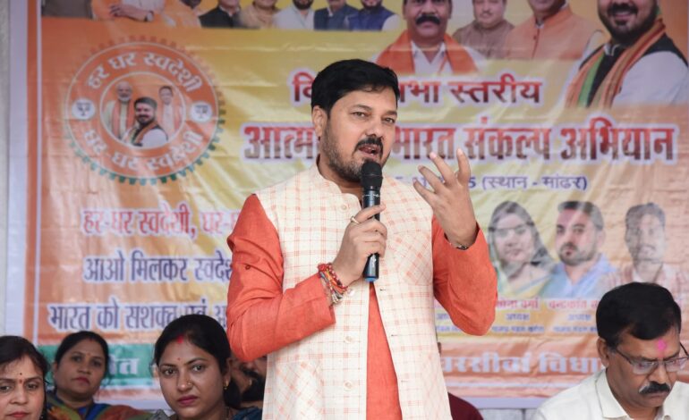 ग्राम मांढर के आत्मनिर्भर संकल्प भारत की बैठक में विधायक अनुज शर्मा व मोतीलाल साहू मुख्य वक्ता के रूप शामिल हुए…