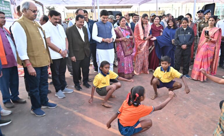 ग्रामीण प्रतिभा का हुआ सम्मान, विकासखंड स्तरीय सांसद खेल महोत्सव का भव्य समापन, कैबिनेट मंत्री टंकराम वर्मा और सांसद बृजमोहन अग्रवाल ने खिलाड़ियों का बढ़ाया मनोबल…
