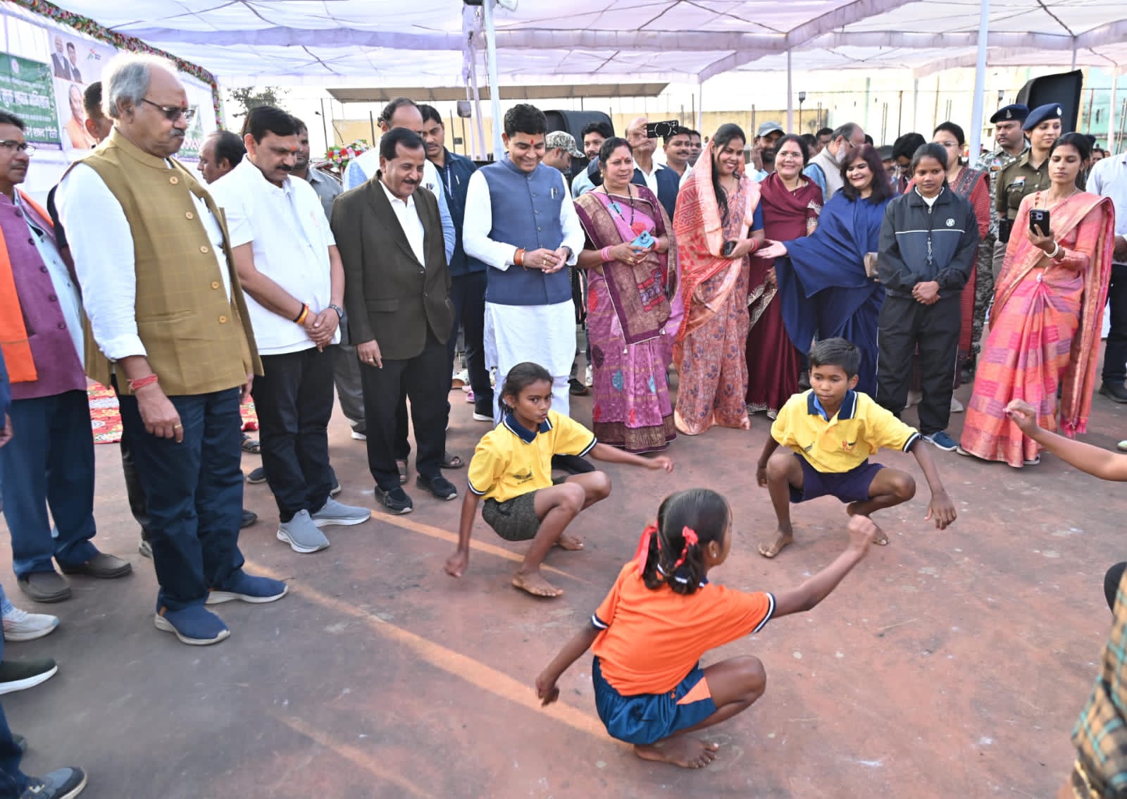ग्रामीण प्रतिभा का हुआ सम्मान, विकासखंड स्तरीय सांसद खेल महोत्सव का भव्य समापन, कैबिनेट मंत्री टंकराम वर्मा और सांसद बृजमोहन अग्रवाल ने खिलाड़ियों का बढ़ाया मनोबल…
