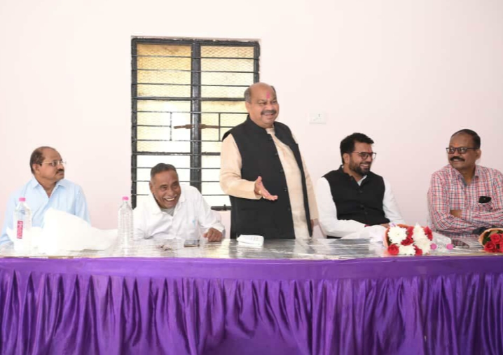 “जनविश्वास से जनसेवा तक—राजातालाब में संवर उठा समिति भवन का नया रूप”