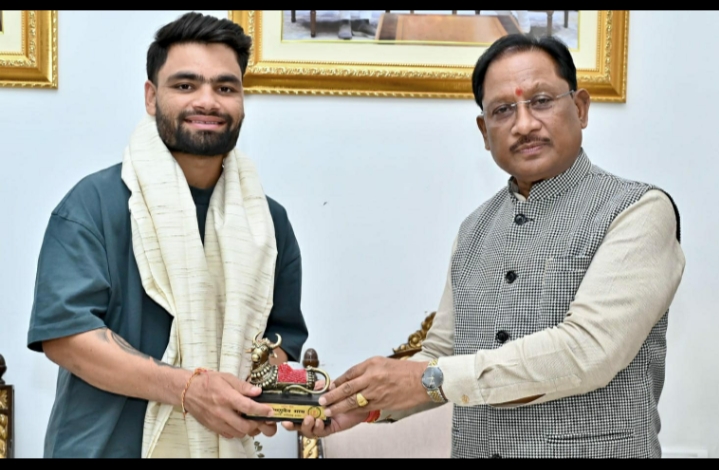 भारतीय क्रिकेट टीम के बल्लेबाज़ रिंकू सिंह ने मुख्यमंत्री से की सौजन्य मुलाकात…