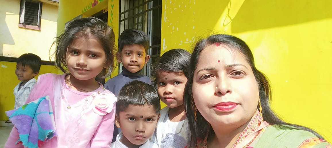 बच्चों संग बांटी जन्मदिन की खुशियां, आंगनबाड़ी केंद्र में दिया गया न्योता भोज…