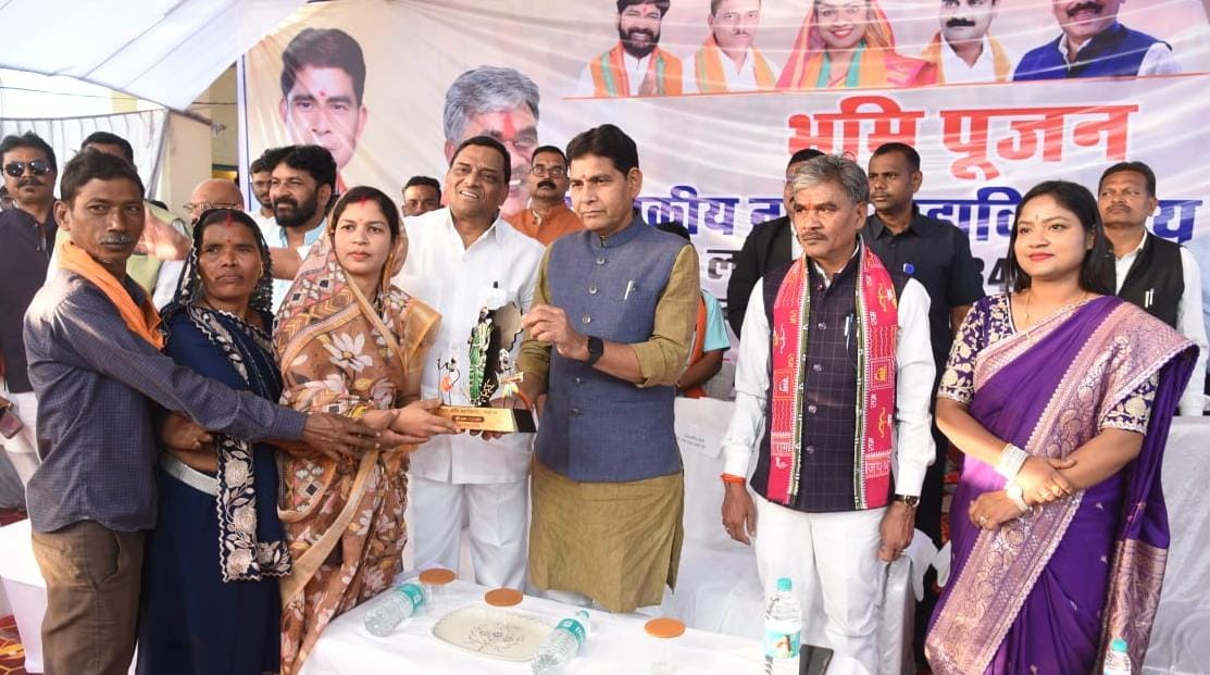 जीवन की सफलता केवल डिग्री लेने में नहीं,बल्कि संस्कृति एवं संस्कारों को अपनाकर जीवन जीने में – राजस्व मंत्री टंक राम वर्मा