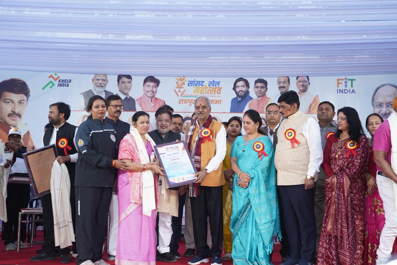 “हम खेलेंगे, हिंदुस्तान खेलेगा” के उद्घोष के साथ रायपुर खेल महोत्सव मेगा फाइनल का भव्य शुभारंभ, सांसद बृजमोहन अग्रवाल ने किया उद्घाटन