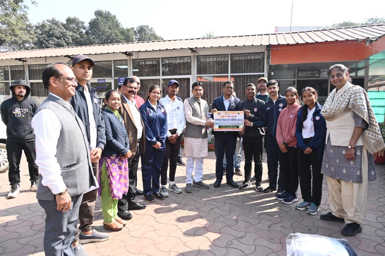 छत्तीसगढ़ के लिए गौरव का क्षण: राज्य के 08 स्वयंसेवकों का गणतंत्र दिवस परेड शिविर हेतु हुआ चयन, उच्च शिक्षा मंत्री टंक राम वर्मा ने दी शुभकामनाएँ…