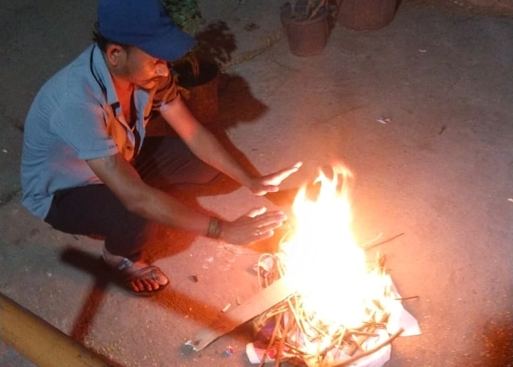 रायपुर नगर निगम द्वारा राजधानी शहर में लगभग विभिन्न 2 दर्जन से अधिक सार्वजनिक स्थानों पर आमजनों को शीतलहर से सुरक्षा और त्वरित राहत दिलवाने अलाव जलाने की दी जाएगी नियमित व्यवस्था…