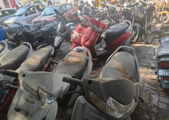विभिन्न पार्किंग स्थलों से लावारिस हालत में खड़े 32 नग, दोपहिया वाहनों को किया गया बरामद…
