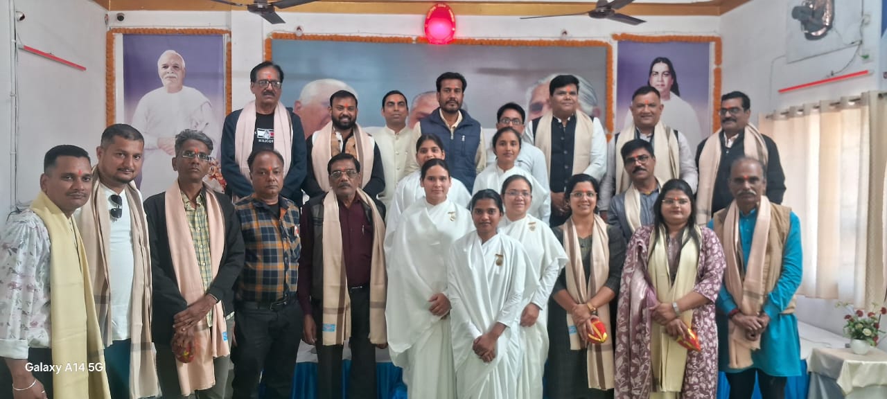 मेडिटेशन ट्रेनिंग सेंटर में प्रेस क्लब के नवनिर्वाचित पदाधिकारियों का गरिमामय सम्मान…