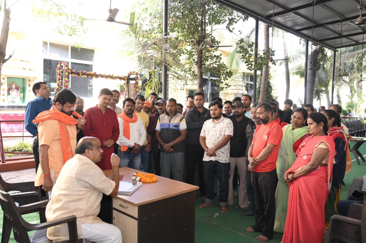 उत्तर विधायक पुरंदर मिश्रा ने जनदर्शन में सुनी जनता की समस्याएँ…