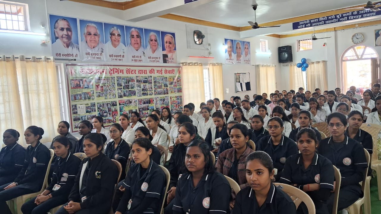 ब्रह्माकुमारीज़ मेडिटेशन ट्रेनिंग सेंटर में युवा दिवस पर वर्कशॉप: “हम खुश रहेंगे और सदा खुशी बांटेंगे बच्चों ने की प्रतिज्ञा”