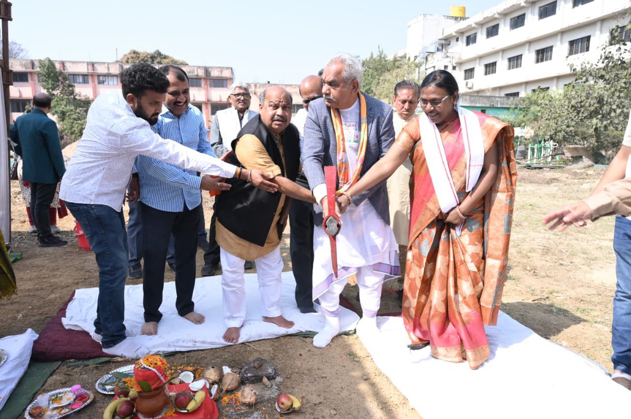 उत्तर विधानसभा में शिक्षा को सशक्त करने की ऐतिहासिक पहल, शासकीय कन्या महाविद्यालय, देवेंद्र नगर में छात्रावास भवन निर्माण का भव्य भूमिपूजन सम्पन्न…
