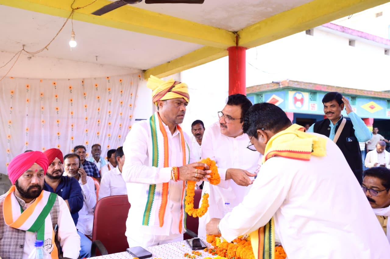 मनरेगा बचाओ संग्राम के तहत महासमुंद के बंदोरा में निकली पदयात्रा, प्रदेश कांग्रेस अध्यक्ष दीपक बैज हुए शामिल…