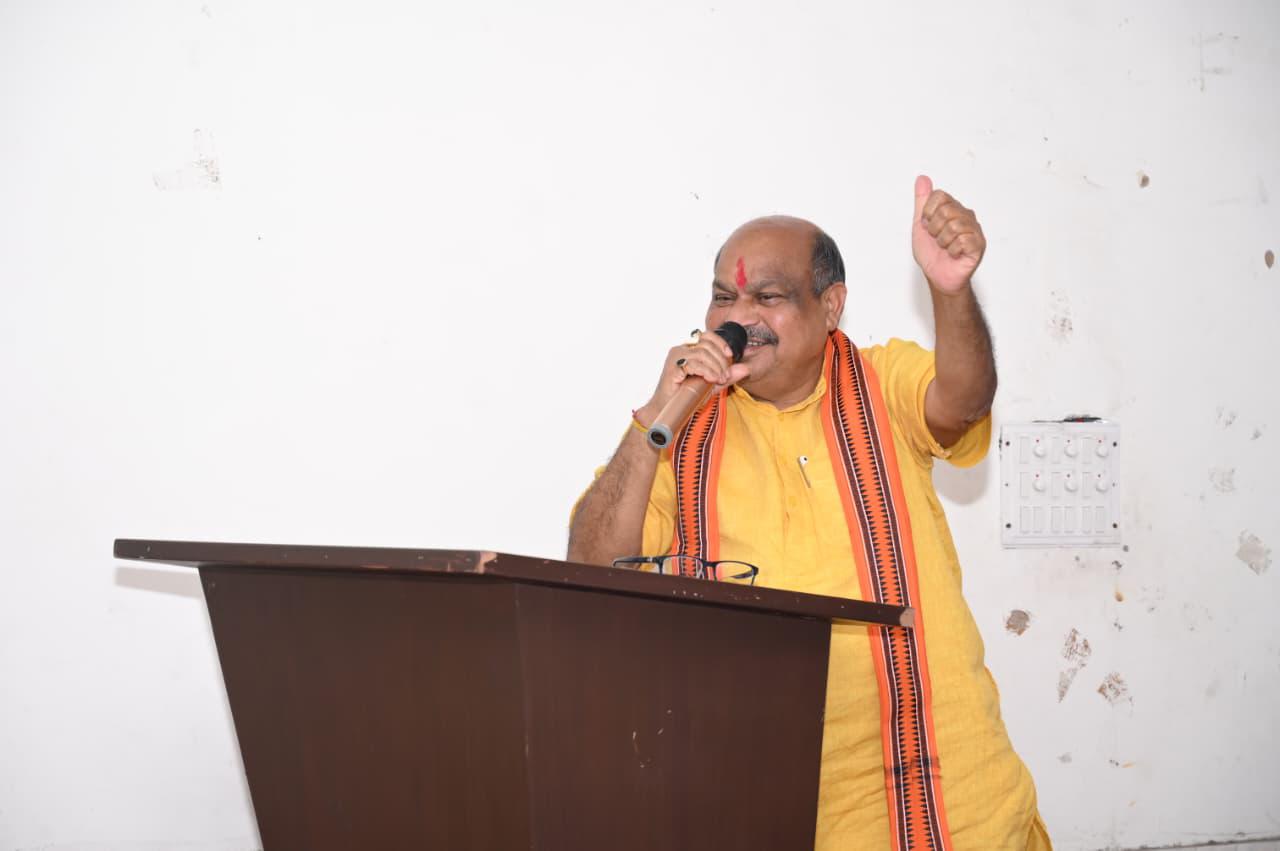 उत्तर विधायक पुरंदर मिश्रा के करकमलों से आत्मानंद उत्कृष्ट विद्यालय में स्टेज का लोकार्पण…