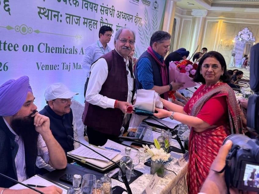 उर्वरक क्षेत्र के सशक्तिकरण पर मुंबई में हुई अहम चर्चा, सांसद बृजमोहन ने छत्तीसगढ़ में औद्योगिक निवेश का दिया व कृषि लाभ की नई संभावनाएँ के खोले द्वार…