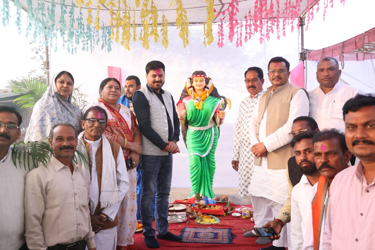 ग्राम मोहदी में विधायक अनुज शर्मा ने किया ‘छत्तीसगढ़ महतारी’ की प्रतिमा का अनावरण…