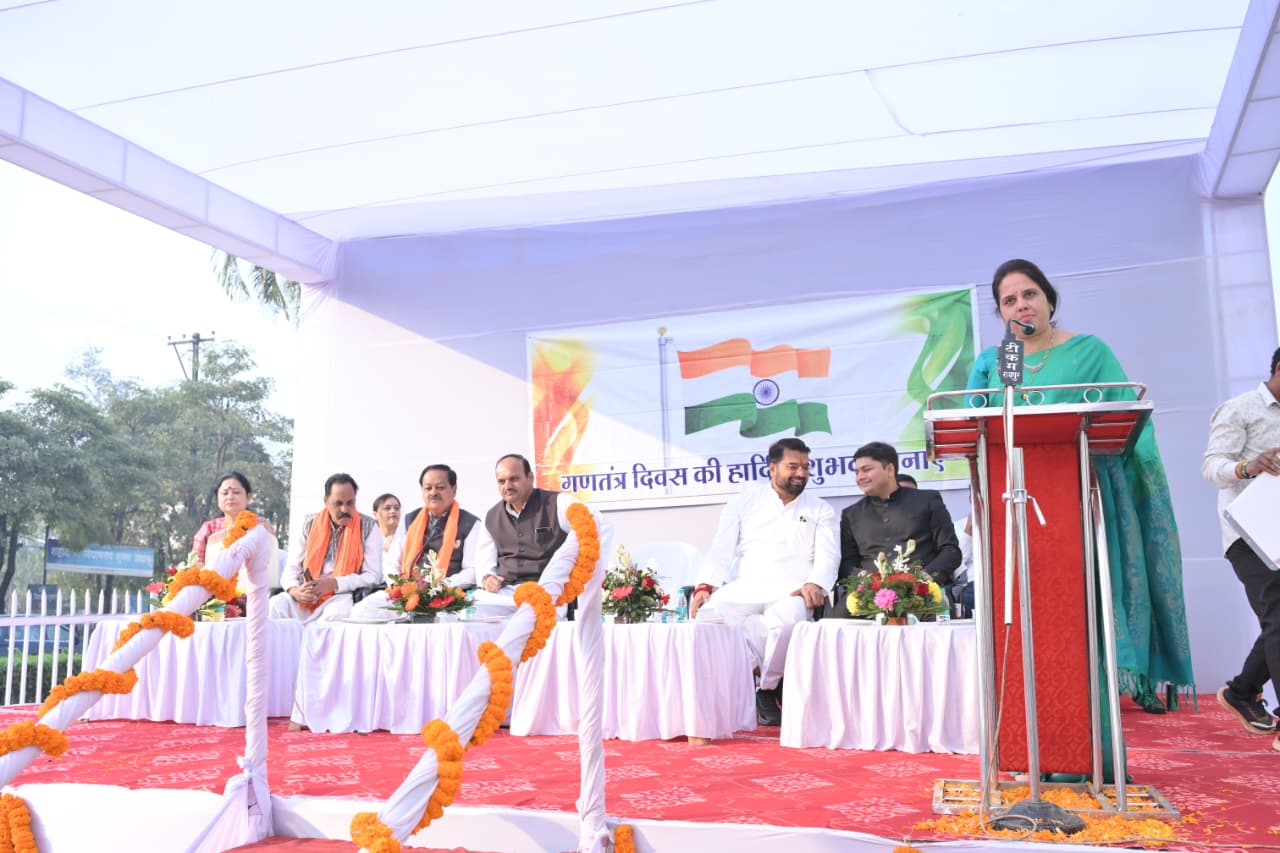 77वें गणतंत्र दिवस पर महापौर मीनल चौबे ने रायपुर नगर निगम मुख्यालय भवन के प्रांगण में फहराया राष्ट्रध्वज तिरंगा…