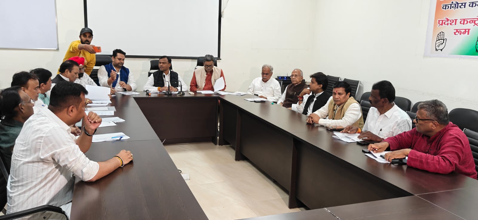 कांग्रेस की मनरेगा बचाओ समन्वय समिति की बैठक संपन्न, 30 जनवरी को धान खरीदी की तिथि बढ़ाने को लेकर चक्का जाम…