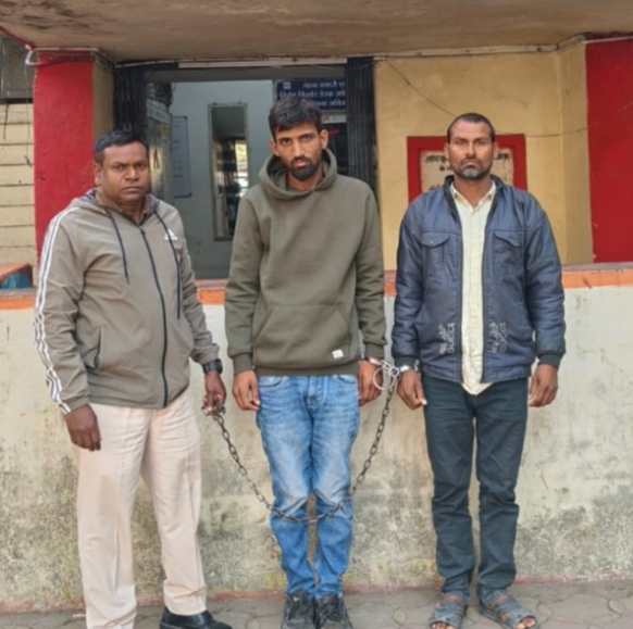 चोरी की घटनाओं को अंजाम देने वाला शातिर चोर जतिन तलरेजा सहित 02 आरोपी गिरफ्तार…