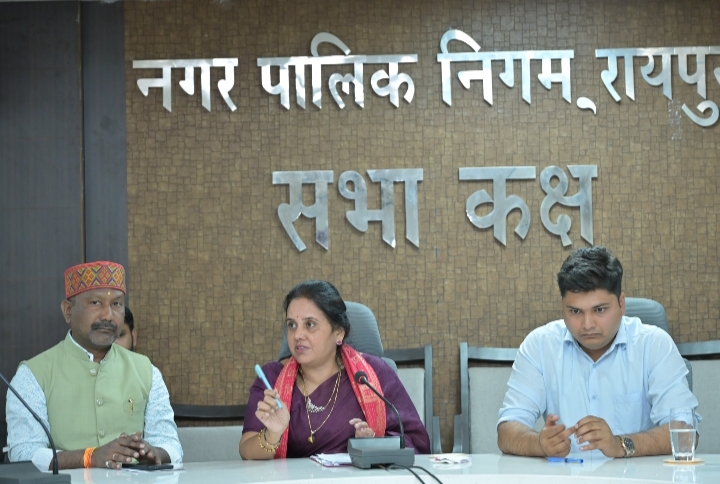 महापौर श्रीमती मीनल चौबे एवं आयुक्त विश्वदीप, जल विभाग के संतोष साहू ने ली रायपुर नगर निगम के नवगठित जल बोर्ड की बैठक, दिये आवश्यक निर्देश…