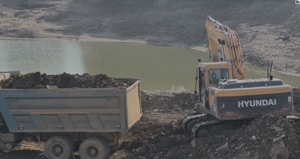 बेलटिकरी में खुलेआम अवैध उत्खनन जारी, प्रशासन की चुप्पी पर उठे सवाल…